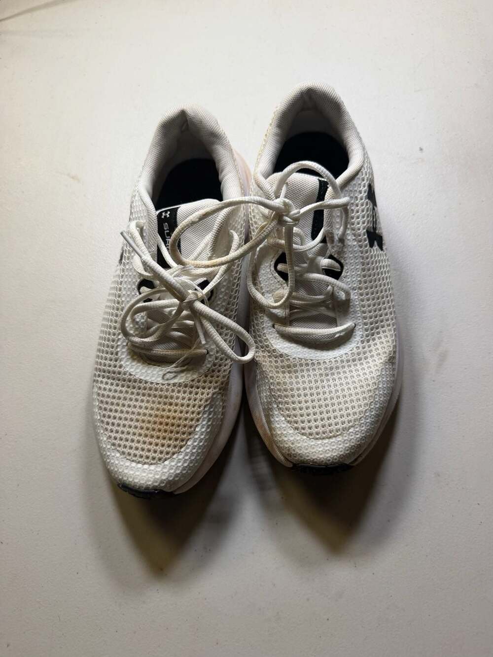 Under Armour Surge Sneakers Size 8.5 White Athletic Running Shoes
